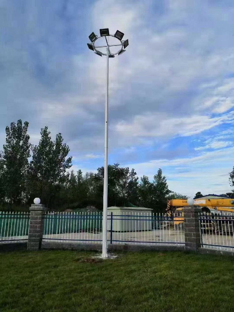 福建宁波农场 13 米高杆灯安装：市电路灯点亮夜间作业新图景