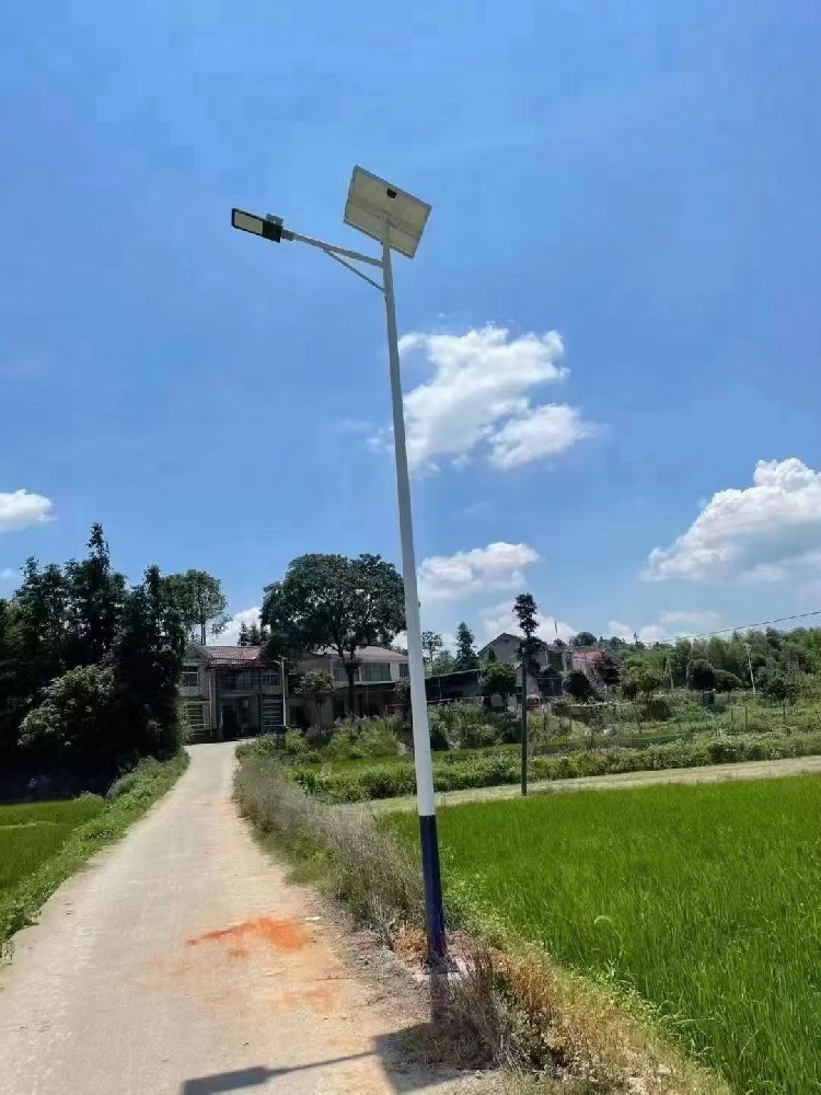 太阳能路灯亮彻会同街巷 创阳照明点亮新春幸福路