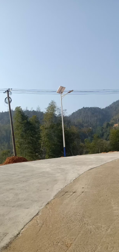 百色乡村振兴：太阳能路灯点亮致富新路径