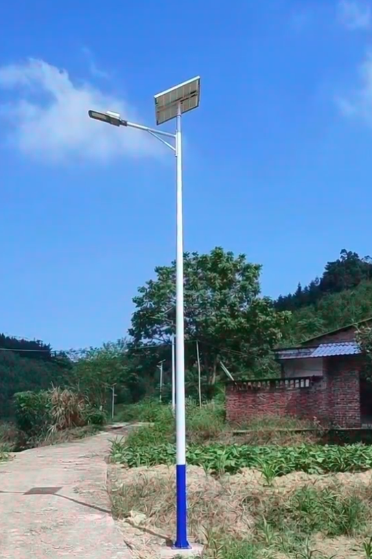 辰溪酷暑换新颜：6米太阳能路灯点亮乡村便民之路